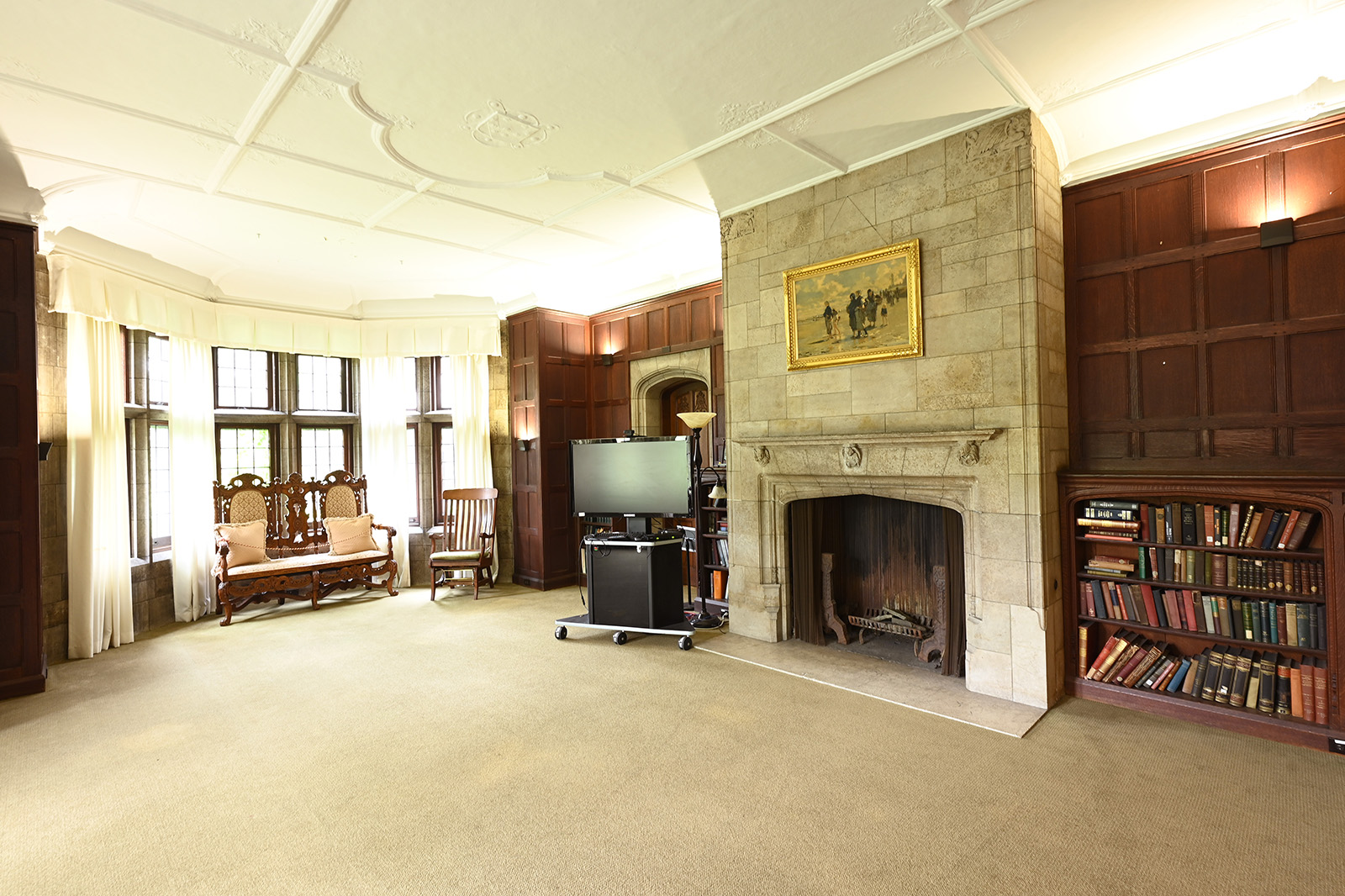 Photo of Mellon Center's Living Room on Shadyside Campus